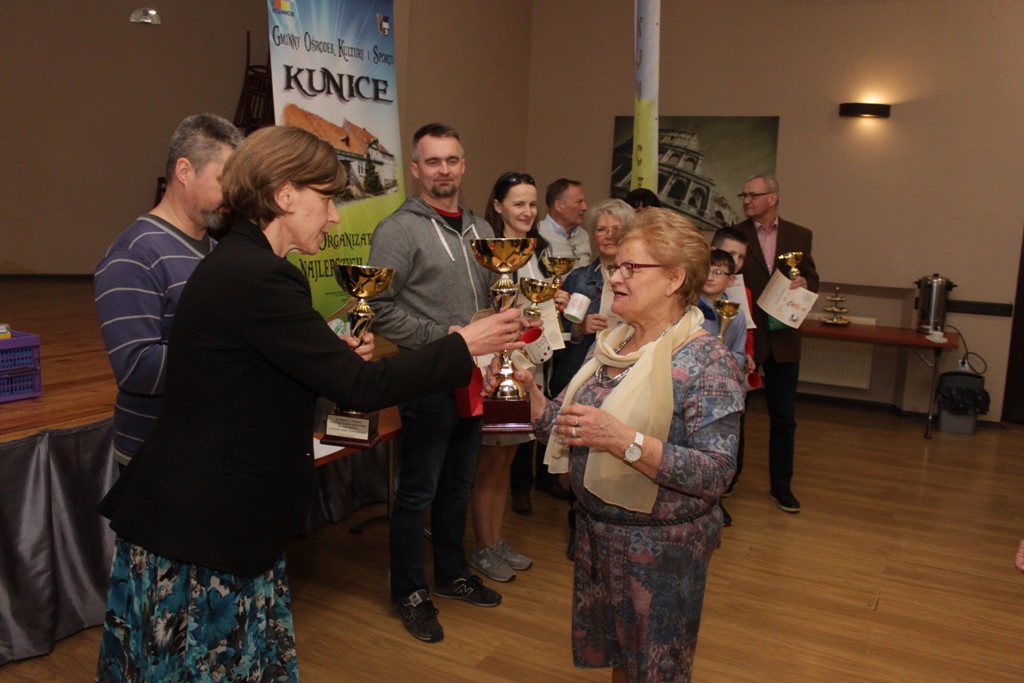 Szesnaście par grało o Puchar Wójta Gminy Kunice w brydża