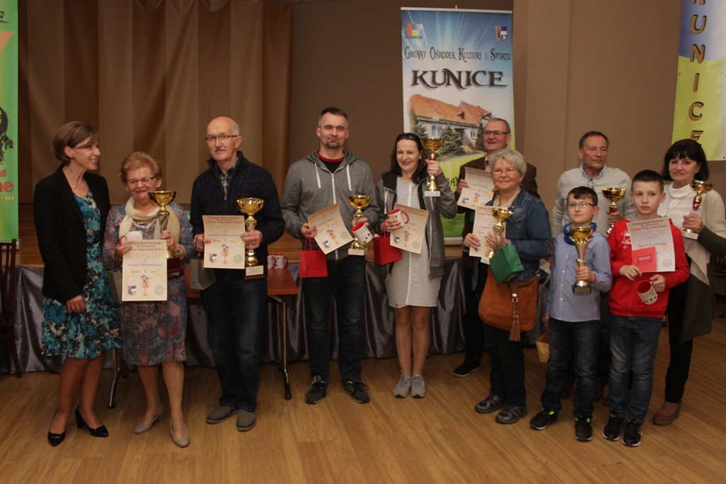 Szesnaście par grało o Puchar Wójta Gminy Kunice w brydża