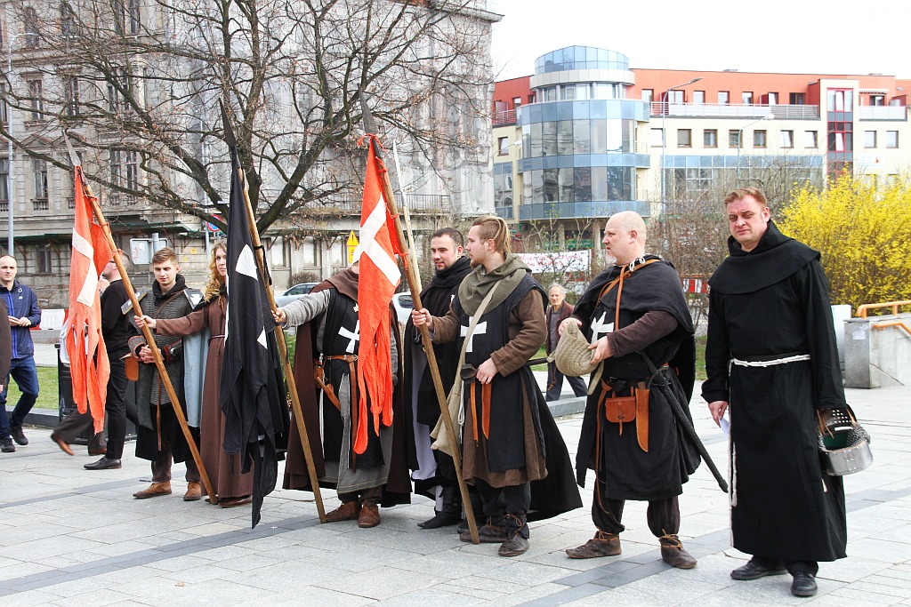 Manifestacja w sprawie budowy pomnika Henryka Pobożnego