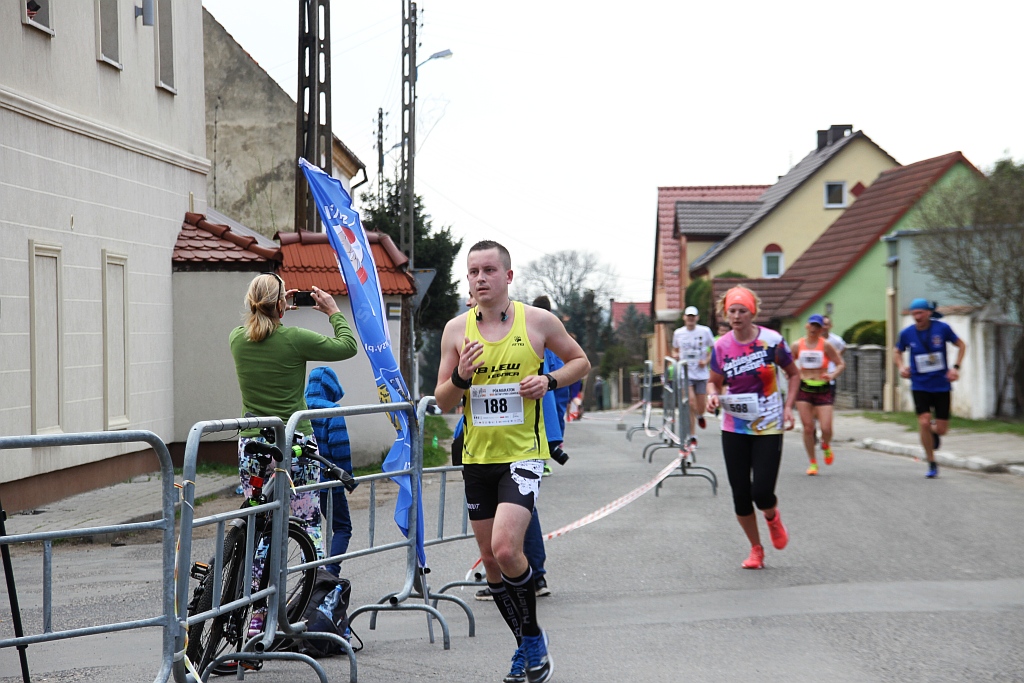 Półmaraton Bitwy pod Legnicą - zdjęcia z 11, 17, 19 km biegu cz2