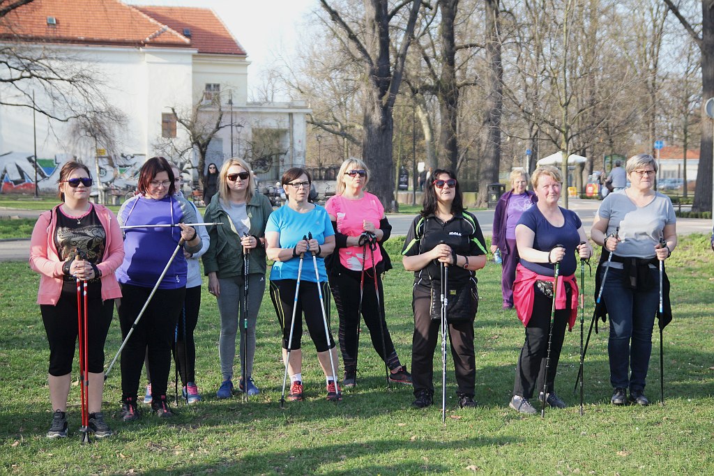 Ponad 50 osób przyszło na pierwsze zajęcia Nordic Walking