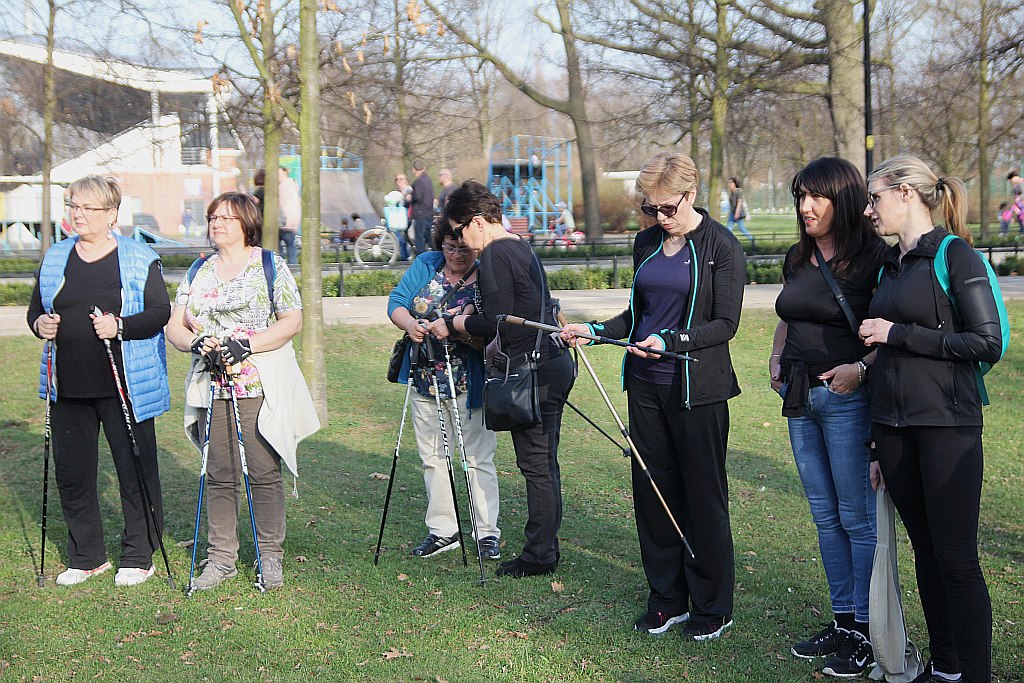 Ponad 50 osób przyszło na pierwsze zajęcia Nordic Walking
