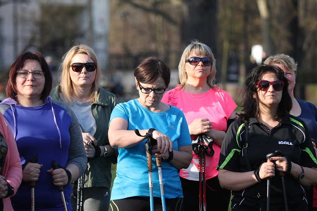 Ponad 50 osób przyszło na pierwsze zajęcia Nordic Walking