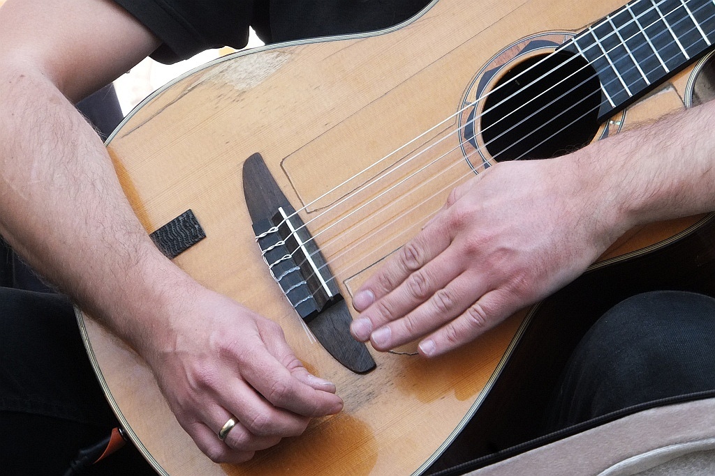 Mariusz Goli z koncertem ulicznym w Legnicy