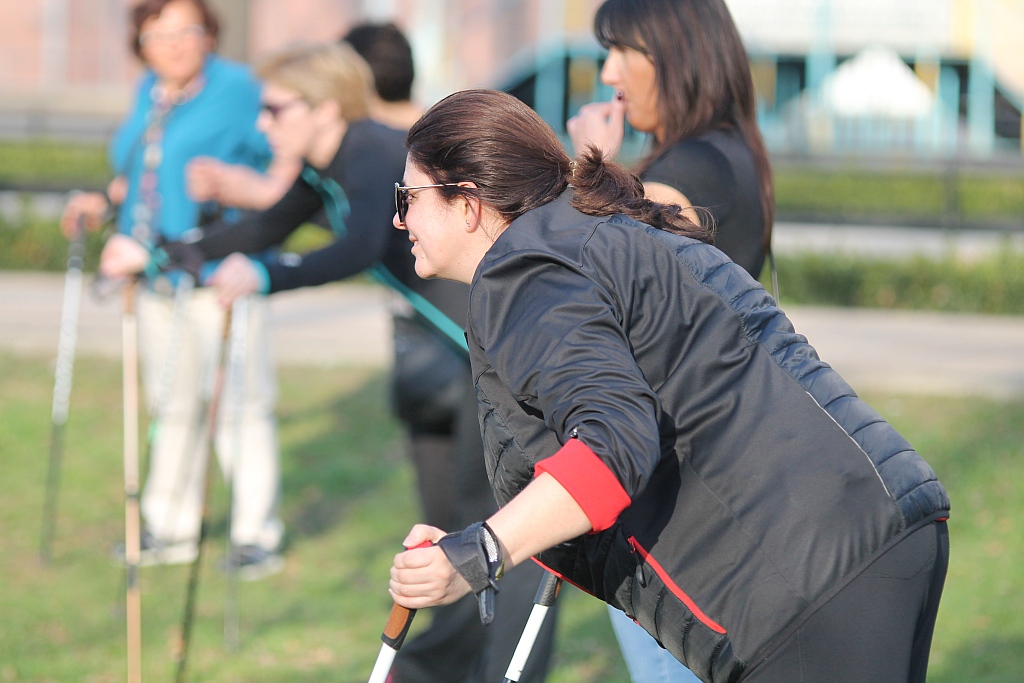 Ponad 50 osób przyszło na pierwsze zajęcia Nordic Walking