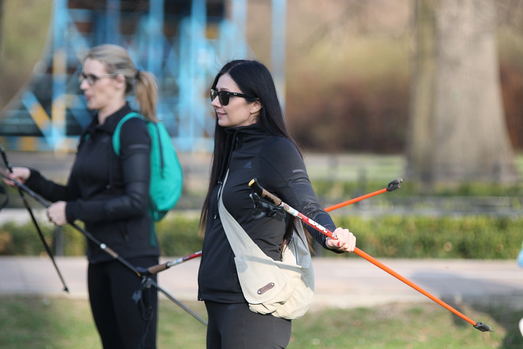 Ponad 50 osób przyszło na pierwsze zajęcia Nordic Walking