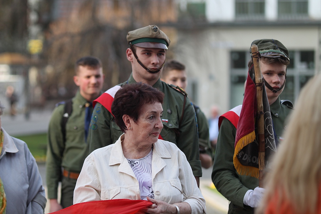 8. rocznica katastrofy smoleńskiej pod pomnikiem Jana Pawła II