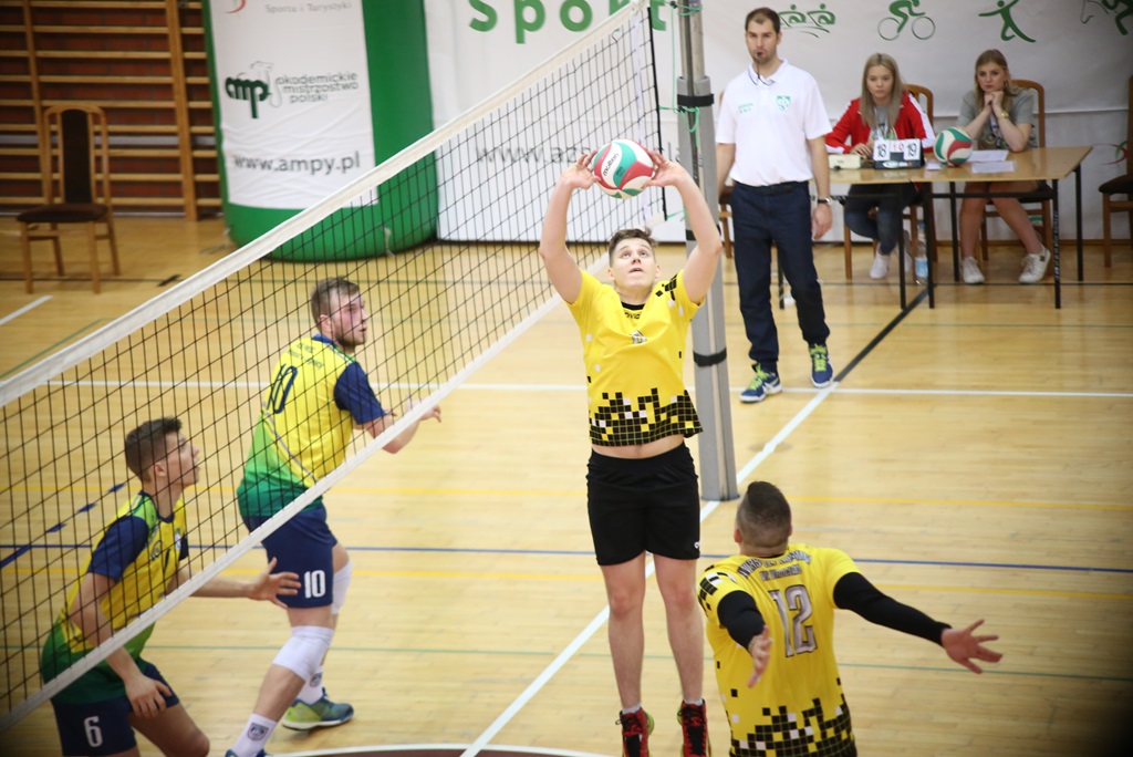 Inauguracyjne zwycięstwo studentów PWSZ z wrocławianami