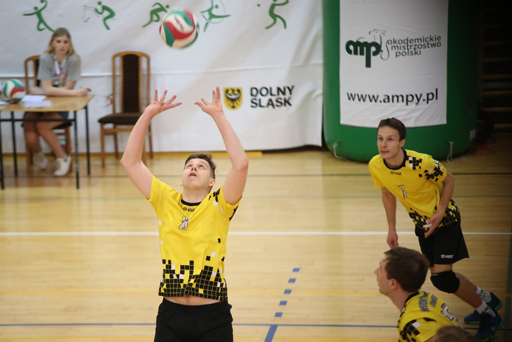 Inauguracyjne zwycięstwo studentów PWSZ z wrocławianami