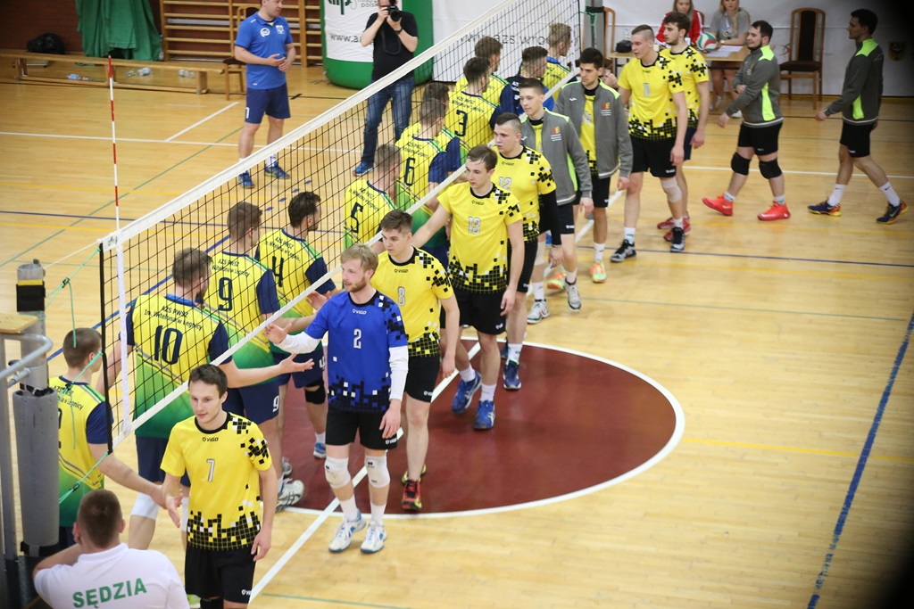 Inauguracyjne zwycięstwo studentów PWSZ z wrocławianami