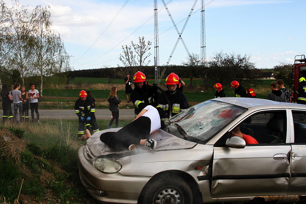 Strażacy udzielali pomocy czternastu poszkodowanym osobom