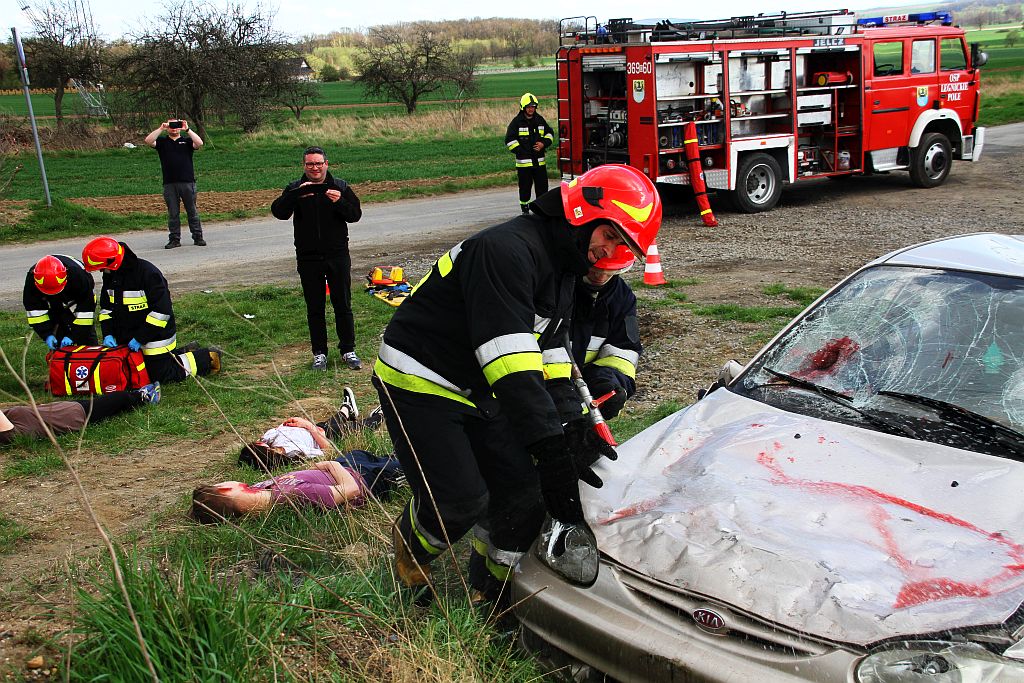 Strażacy udzielali pomocy czternastu poszkodowanym osobom