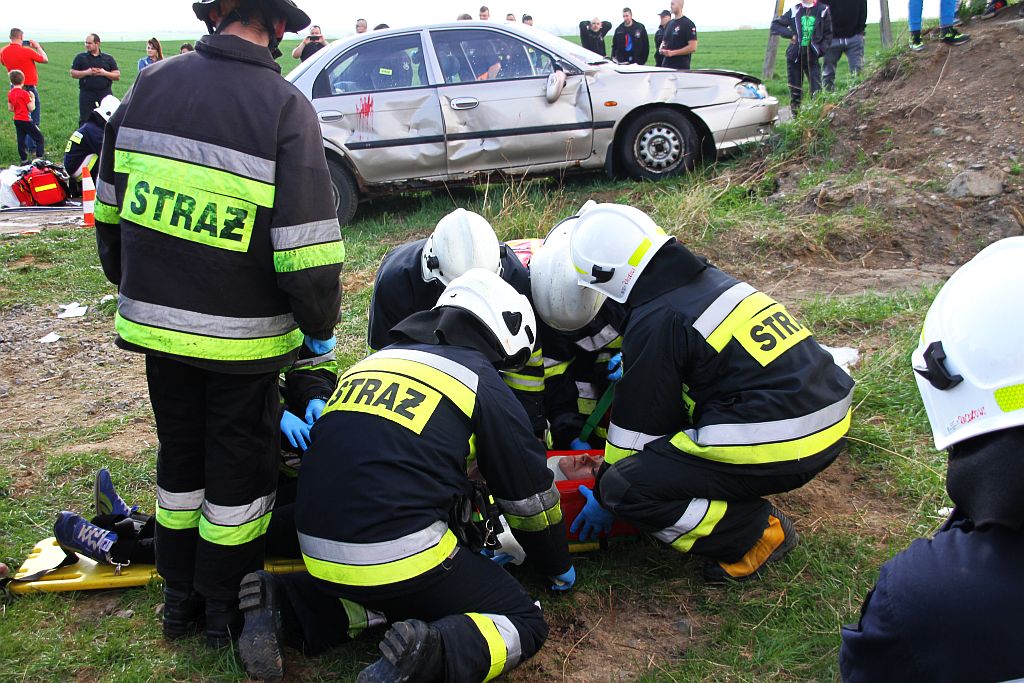 Strażacy udzielali pomocy czternastu poszkodowanym osobom