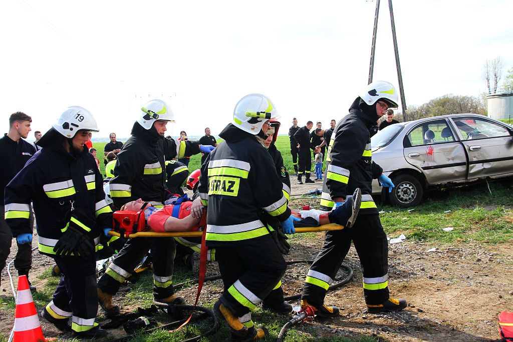 Strażacy udzielali pomocy czternastu poszkodowanym osobom