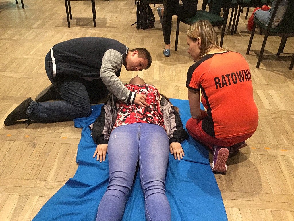 Ratownicy medyczni szkolili z pierwszej pomocy w SDK Atrium