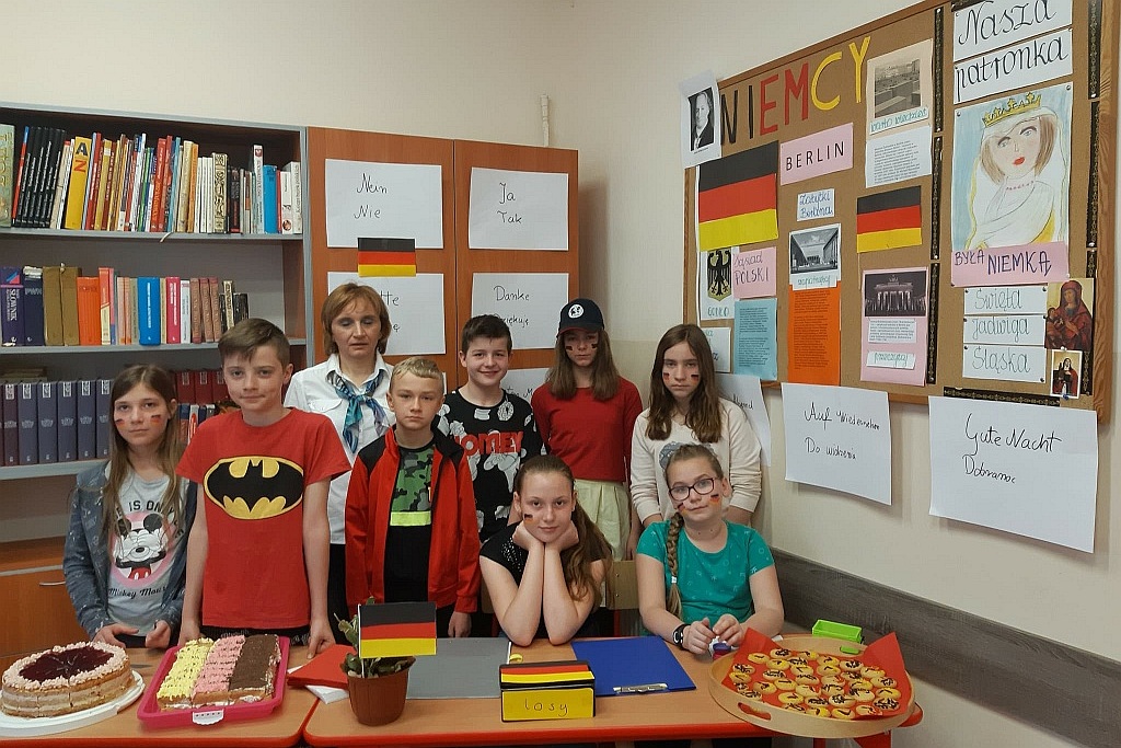 W Kunicach odczarowywali piątek po angielsku i niemiecku