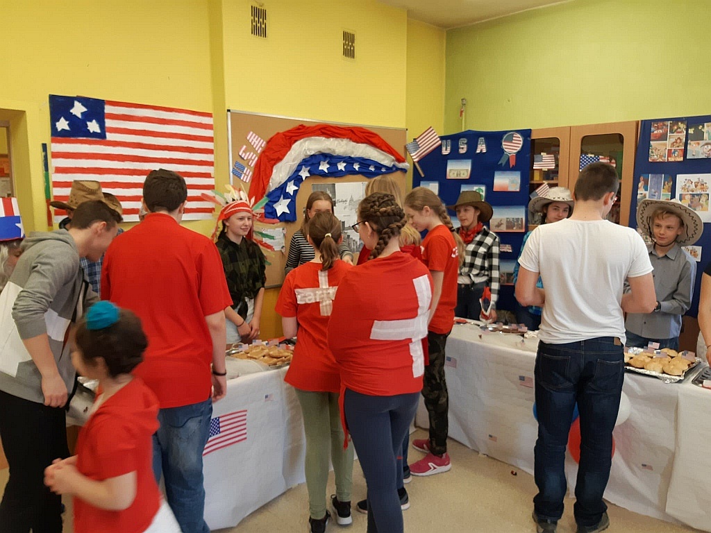 W Kunicach odczarowywali piątek po angielsku i niemiecku