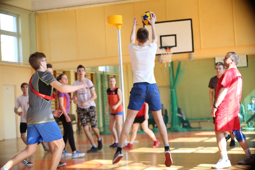 Uczniowie legnickiej Budowlanki uczyli się gry w korfballa
