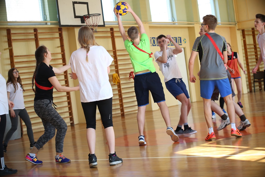 Uczniowie legnickiej Budowlanki uczyli się gry w korfballa