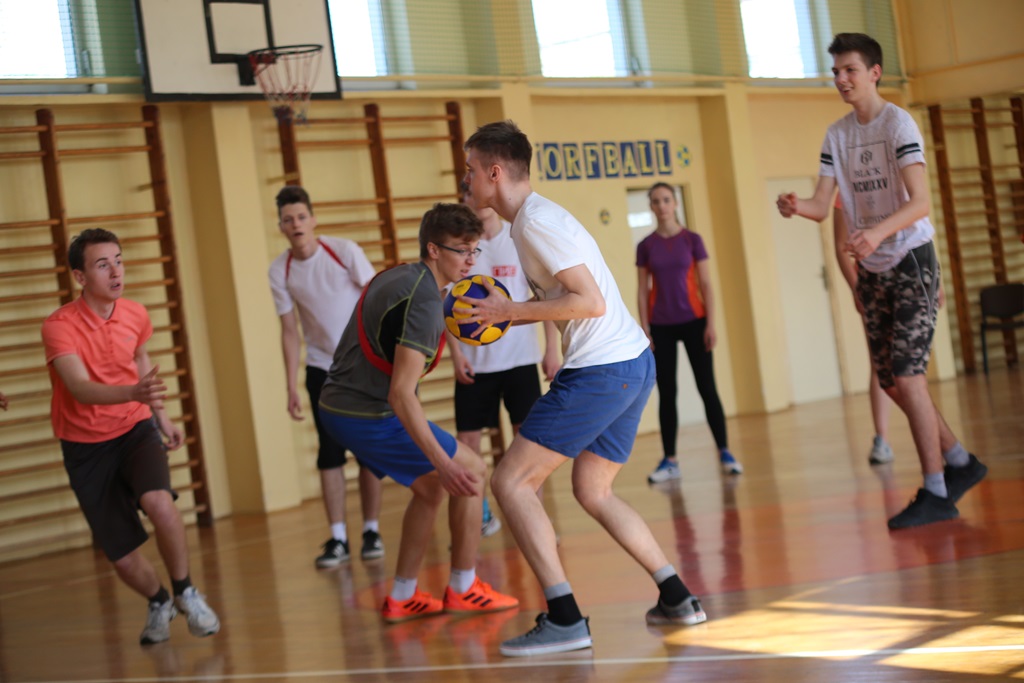 Uczniowie legnickiej Budowlanki uczyli się gry w korfballa