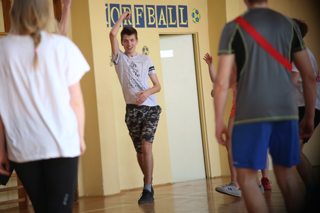 Uczniowie legnickiej Budowlanki uczyli się gry w korfballa