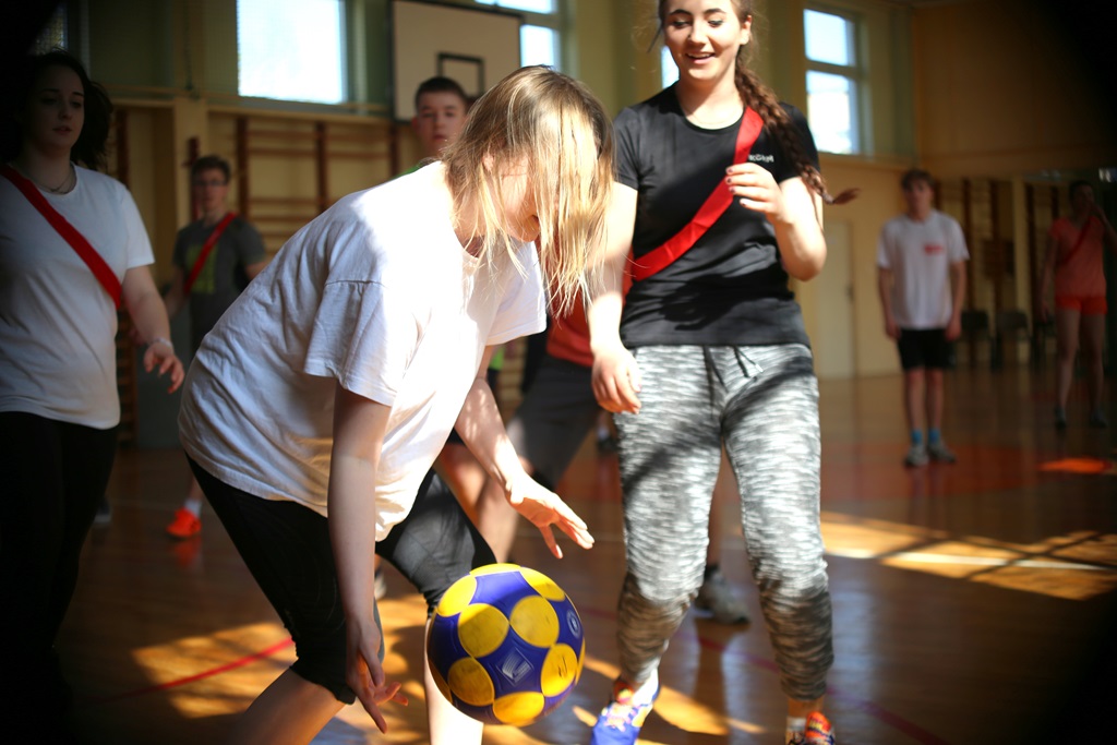 Uczniowie legnickiej Budowlanki uczyli się gry w korfballa