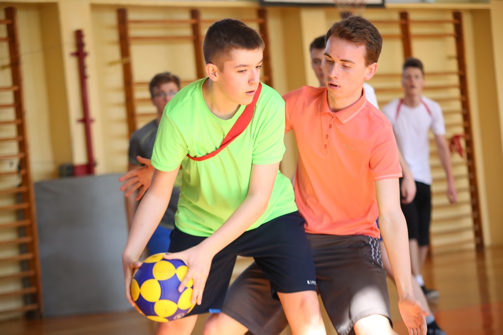 Uczniowie legnickiej Budowlanki uczyli się gry w korfballa