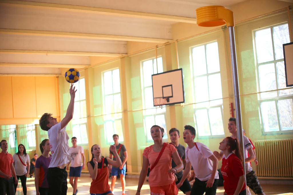 Uczniowie legnickiej Budowlanki uczyli się gry w korfballa