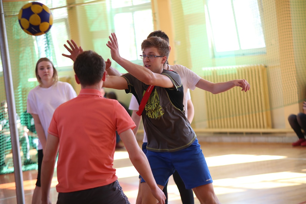 Uczniowie legnickiej Budowlanki uczyli się gry w korfballa