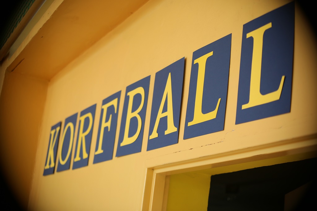 Uczniowie legnickiej Budowlanki uczyli się gry w korfballa