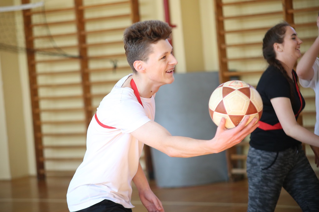 Uczniowie legnickiej Budowlanki uczyli się gry w korfballa