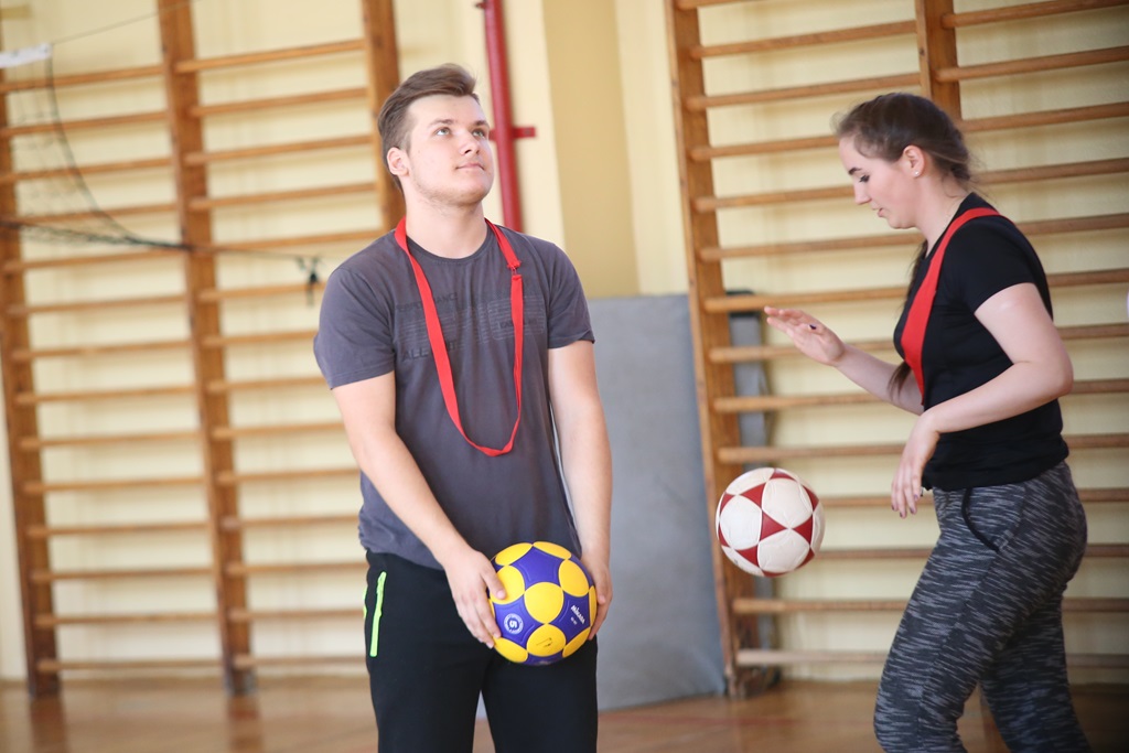 Uczniowie legnickiej Budowlanki uczyli się gry w korfballa