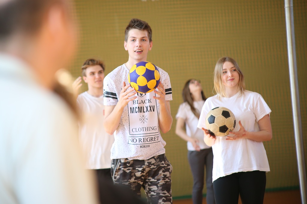 Uczniowie legnickiej Budowlanki uczyli się gry w korfballa