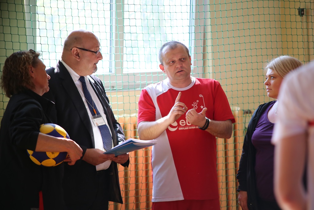 Uczniowie legnickiej Budowlanki uczyli się gry w korfballa