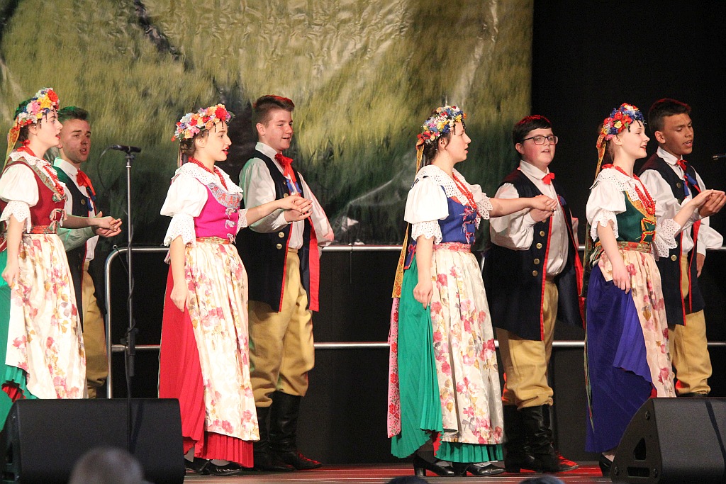 Zwyczaje ludowe w wykonaniu Zespół Pieśni i Tańca „Legnica”