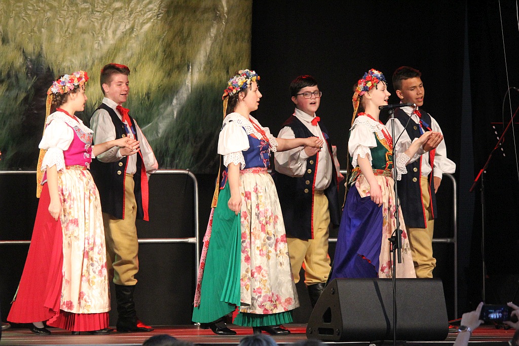 Zwyczaje ludowe w wykonaniu Zespół Pieśni i Tańca „Legnica”