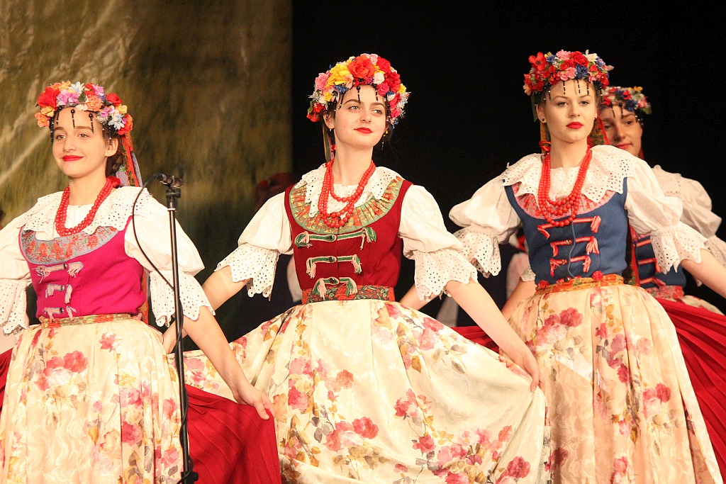 Zwyczaje ludowe w wykonaniu Zespół Pieśni i Tańca „Legnica”