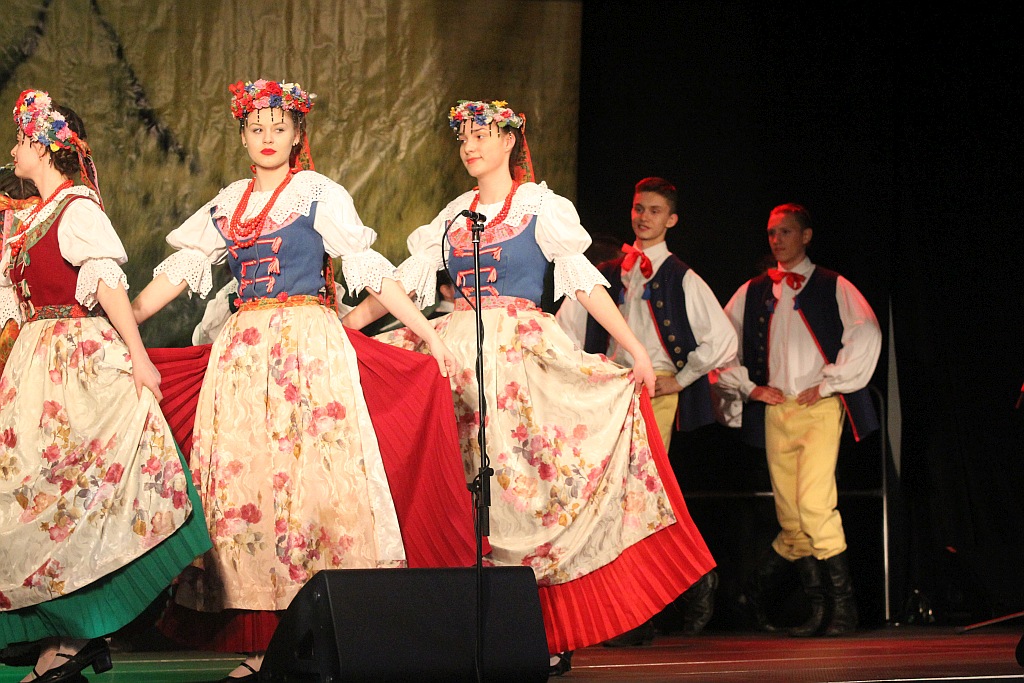 Zwyczaje ludowe w wykonaniu Zespół Pieśni i Tańca „Legnica”