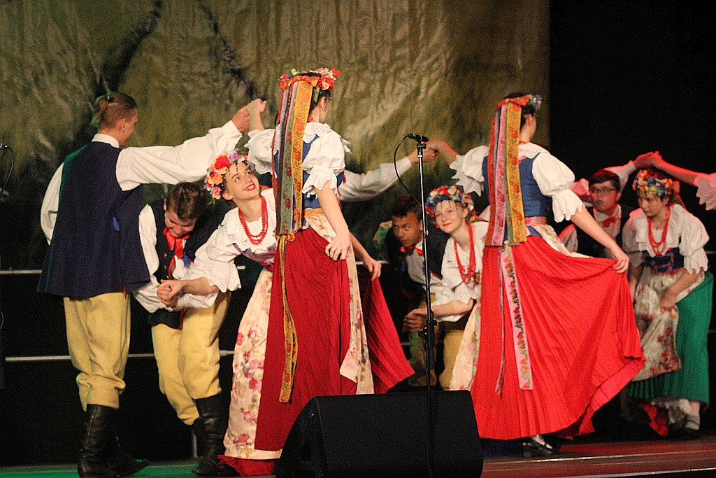 Zwyczaje ludowe w wykonaniu Zespół Pieśni i Tańca „Legnica”
