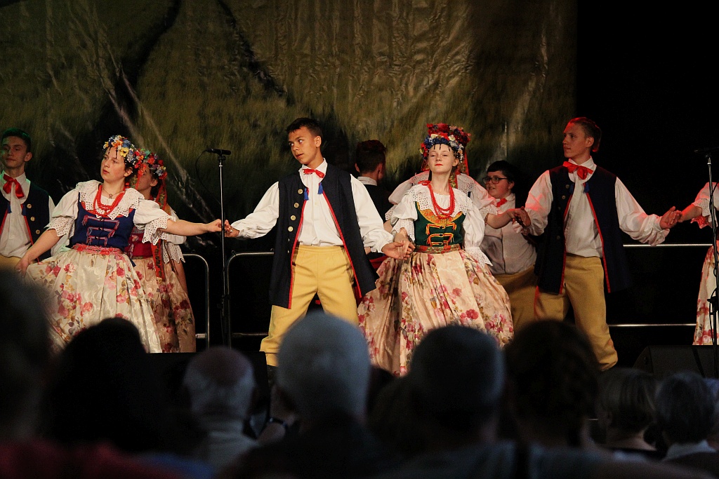 Zwyczaje ludowe w wykonaniu Zespół Pieśni i Tańca „Legnica”