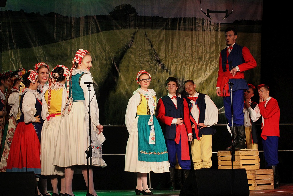 Zwyczaje ludowe w wykonaniu Zespół Pieśni i Tańca „Legnica”