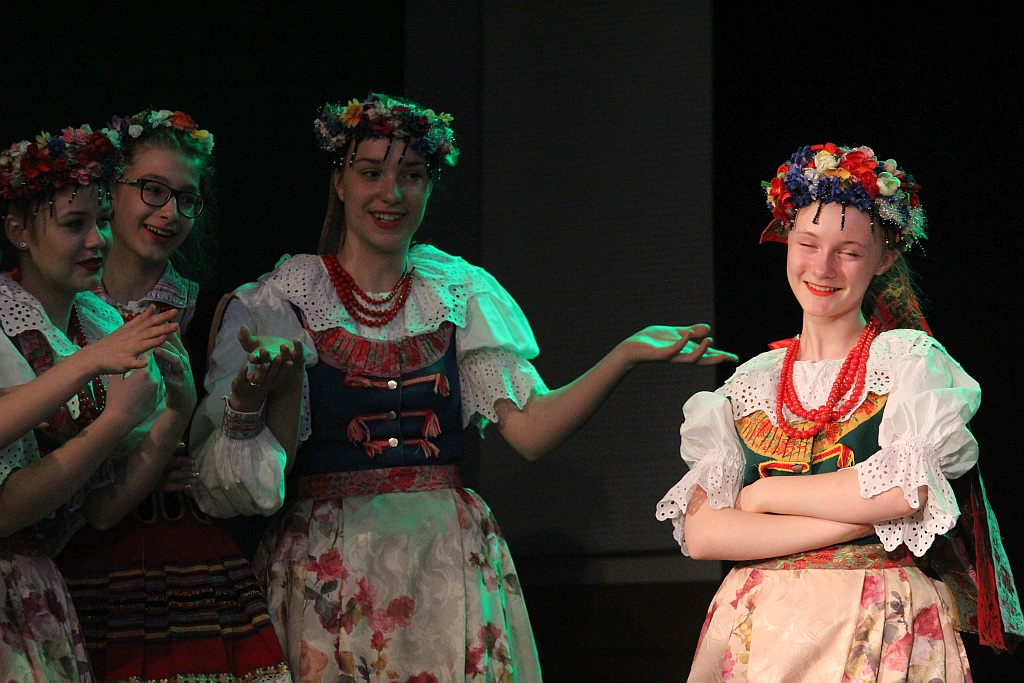 Zwyczaje ludowe w wykonaniu Zespół Pieśni i Tańca „Legnica”