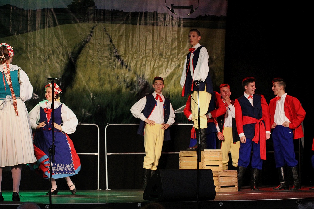 Zwyczaje ludowe w wykonaniu Zespół Pieśni i Tańca „Legnica”