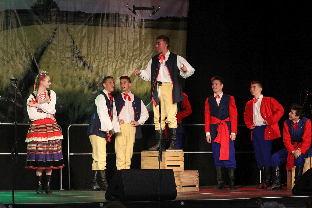 Zwyczaje ludowe w wykonaniu Zespół Pieśni i Tańca „Legnica”