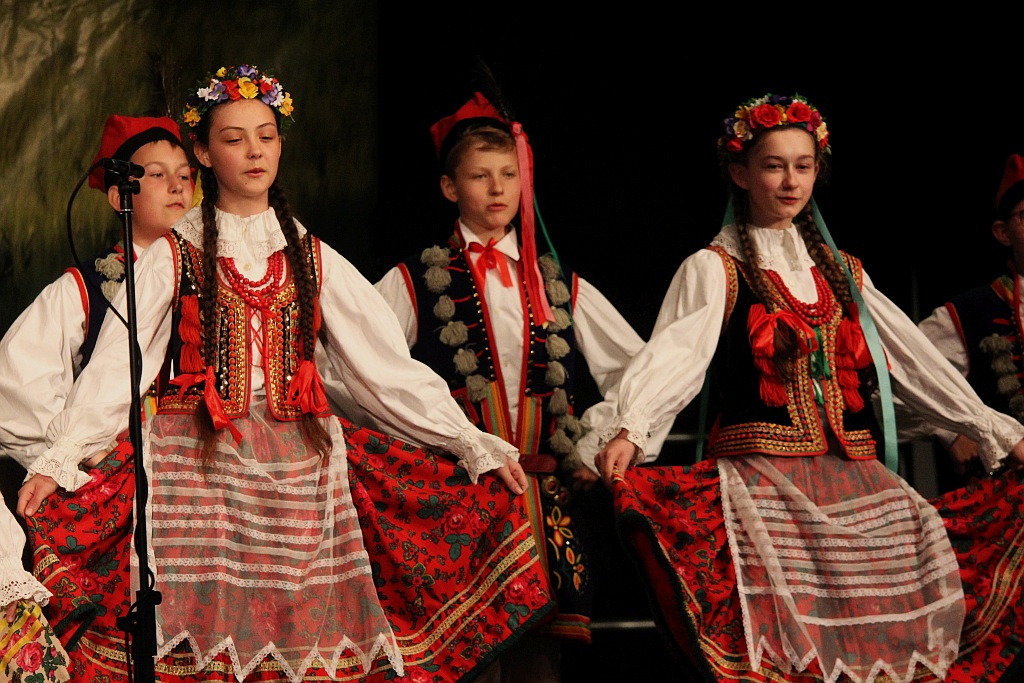 Zwyczaje ludowe w wykonaniu Zespół Pieśni i Tańca „Legnica”