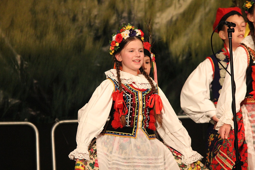 Zwyczaje ludowe w wykonaniu Zespół Pieśni i Tańca „Legnica”