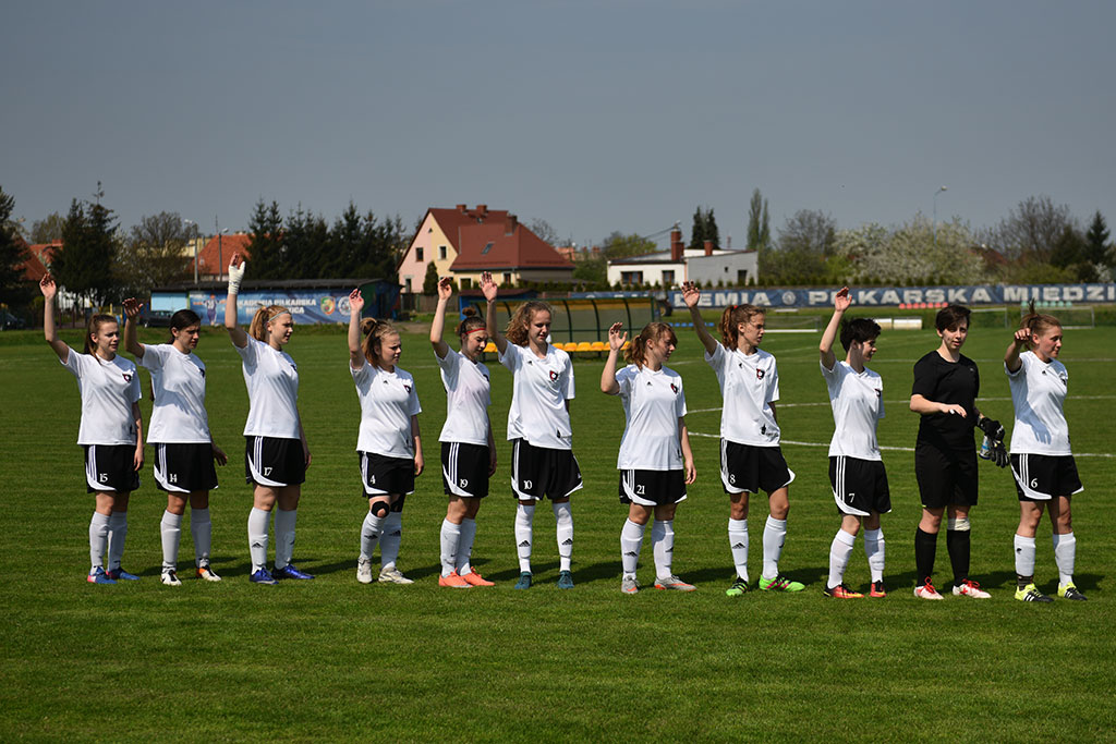 Piłkarki Miedzi Legnica odprawiły z kwitkiem Unię Opole