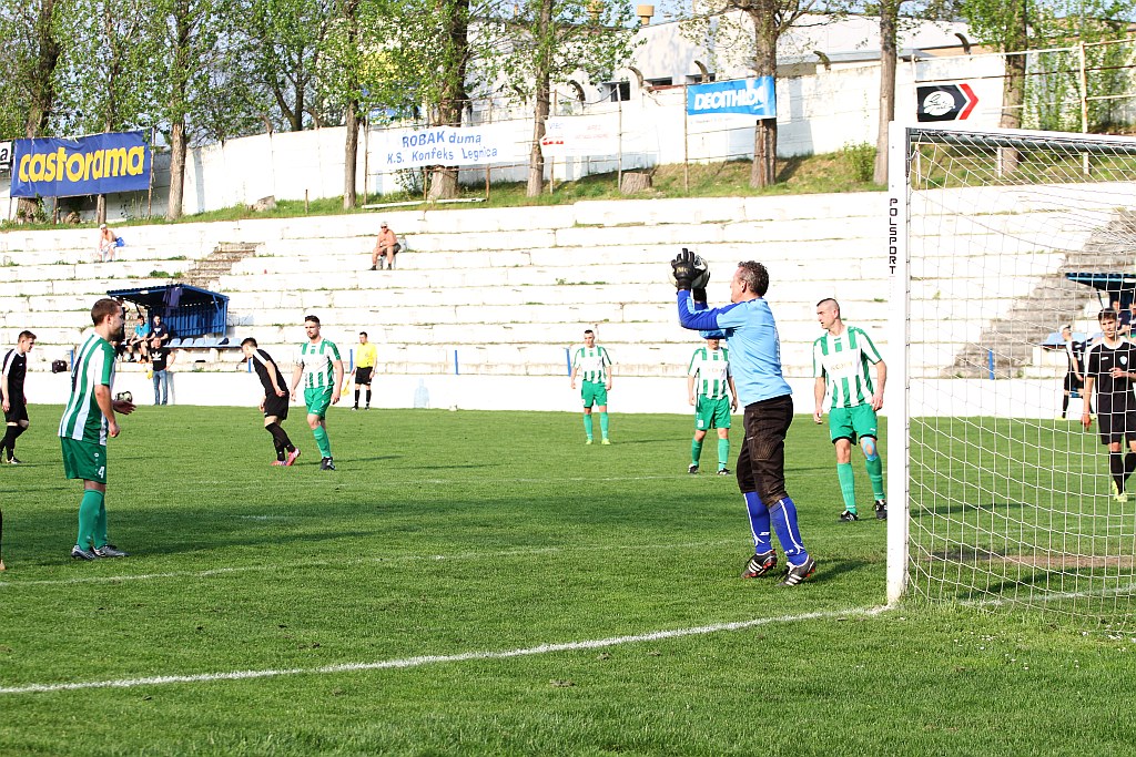 Pewne zwycięstwo piłkarzy Konfeksu Legnica z Iskrą Księginice