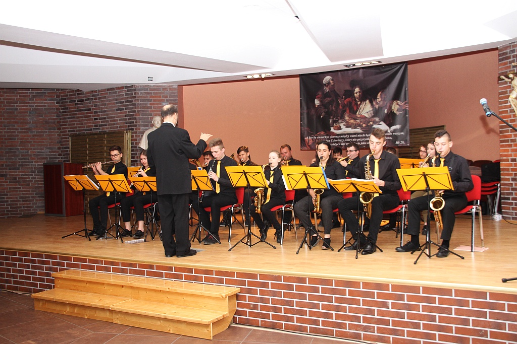 Młodzieżowa orkiestra diecezji legnickiej dała koncert