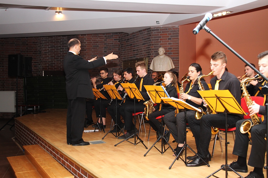 Młodzieżowa orkiestra diecezji legnickiej dała koncert
